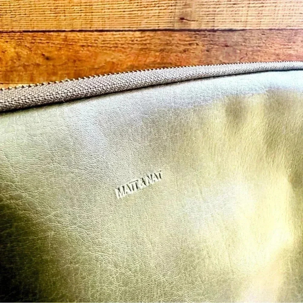 Nwot Matt & Nat 15" Vegan Laptop Case - Vintage - Olive — image 7 of 8